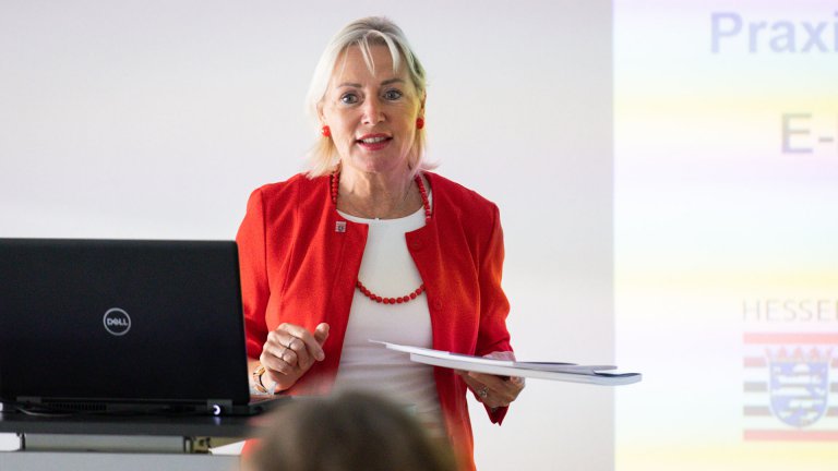 Digitalministerin Prof. Dr. Sinemus besucht INOSOFT