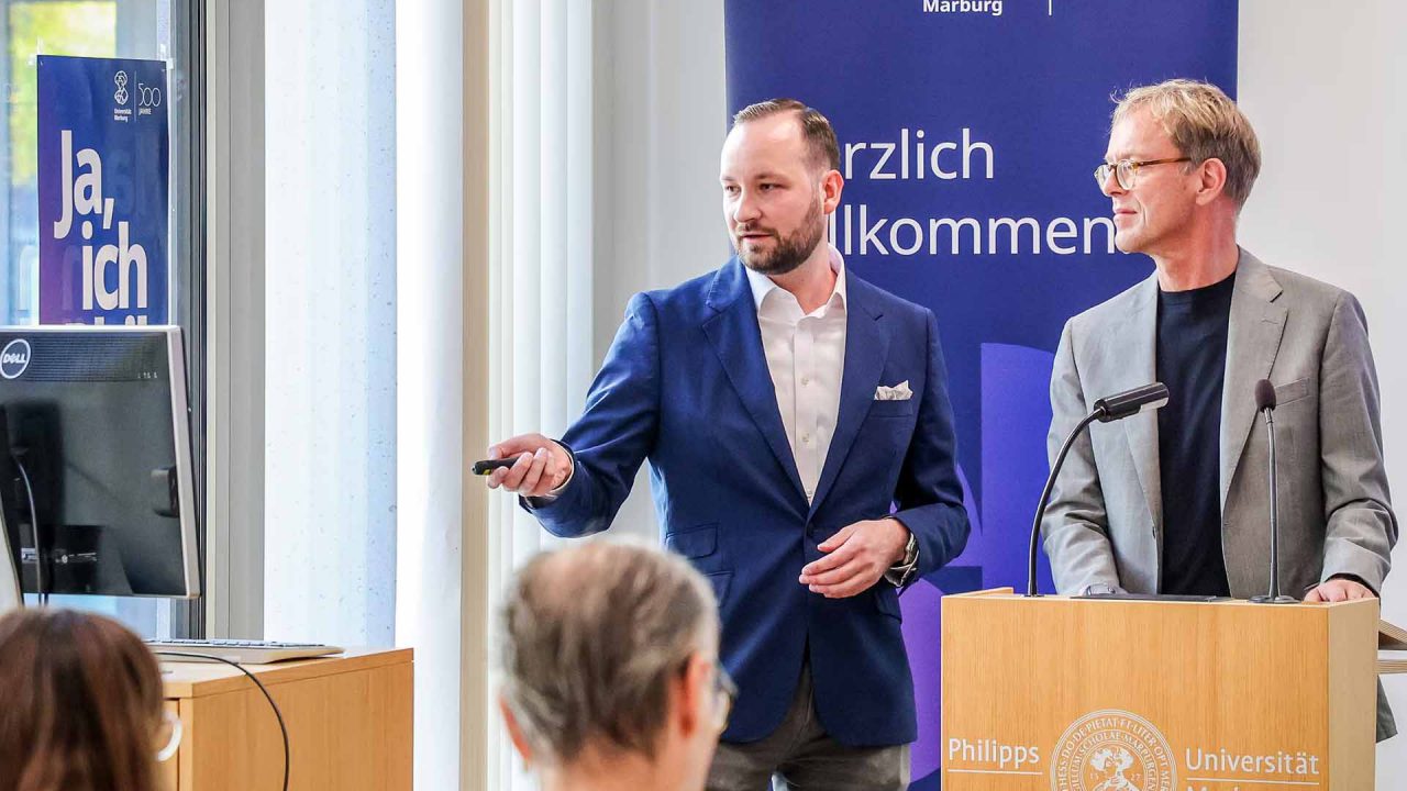 Podium der Pressekonferenz zum Start des Universitätsjubiläums am 30.09.2026